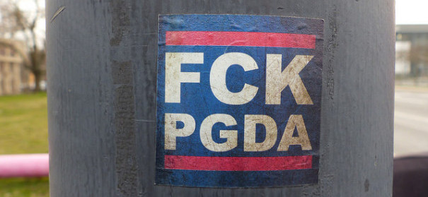 Anti-Pegida Aufkleber. © metropolico.org auf flickr, bearbeitet by IslamiQ.