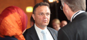 Innenminister im Gespräch mit Teilnehmern der DIK