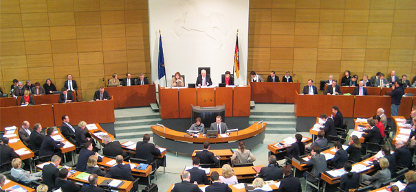 Symbild: Rasse, Landtag, Rechtsextremisten, Niedersachsen© Foto: Nds. Landtag bearbeitet IslamiQ