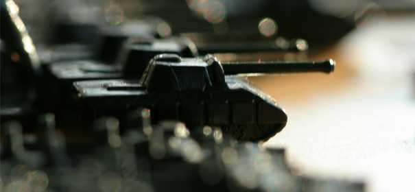 Waffen und Munition bei Bundeswehrsoldat gefunden, Rechtsextremisten© by John Morgan auf Flickr (CC BY 2.0), bearbeitet islamiQ