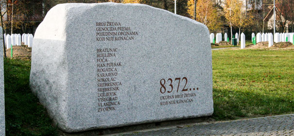 erinnerung_stein_potocari_massaker_srebrenica