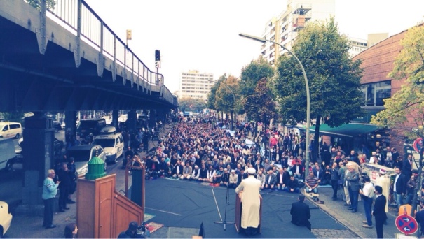 gebet_strasse_berlin_mevlana_moschee