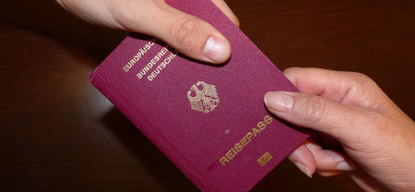 Steinmeier ermuntert Zugewanderte in Deutschland zur Einbürgerung © by blu-news.org auf Flickr (CC BY 2.0), bearbeitet islamiQ