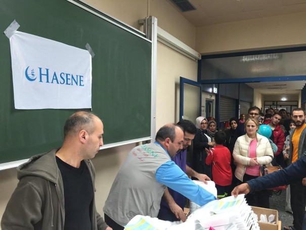 HASENE verteilt Lebensmittel an Flüchtlinge 