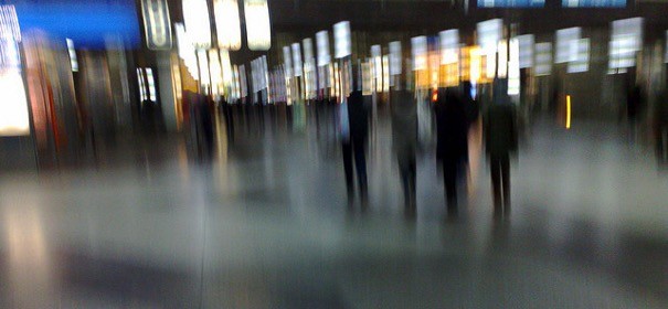 Düsseldorfer Hauptbahnhof © by ghost101 auf Flickr (CC BY 2.0), bearbeitet islamiQ