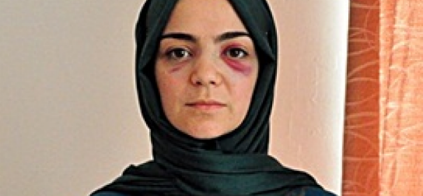Symbolbild: Gamze wurde aufgrund ihres Kopftuchs attackiert. Islamfeindlichkeit by Adnan Durukan, Zaman Online