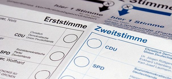 Strafanzeige wegen Wahlbehinderung von Frauen mit Kopftuch © by Awaya Legends, bearbeitet islamiQ