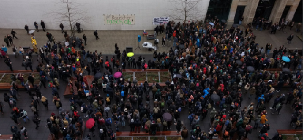 Studenten-Demo gegen Jura-Professor Rauscher #Rauscherrauschab