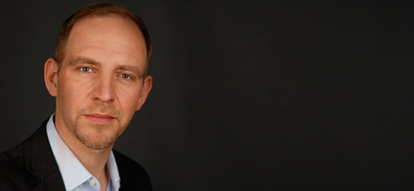 Prof. Dr. Florian Bieber über den Text von Saïda Keller-Messahli. © Sissi Furgler