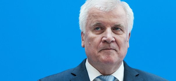 Horst Seehofer © shutterstock, bearbeitet by iQ.