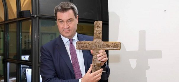 Markus Söder Kreuz © Facebook, bearbeitet by iQ.