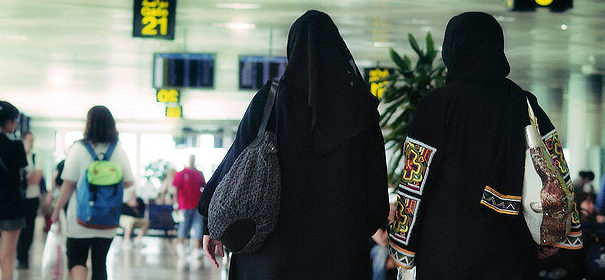 Symbolbild: Burkaverbot, Verhüllungsverbot© Juanedc @ flickr.com (CC 2.0), bearbeitet by iQ.