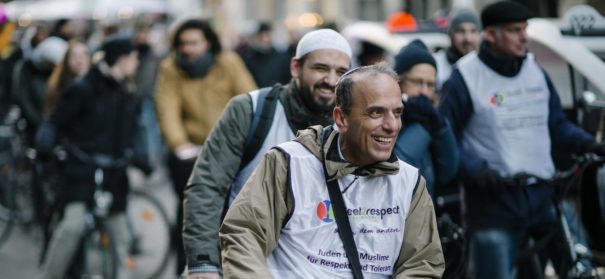 Imame und Rabbiner radeln gemeinsam in Berlin © meet2respect