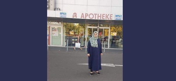 Apotheke Mehtap Özkaya-Başaran erhält Absage wegen Kopftuch © Facebook, bearbeitet by IslamiQ.
