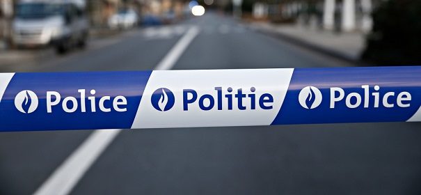 Symbolbild: Angriff, Polizei © shutterstock