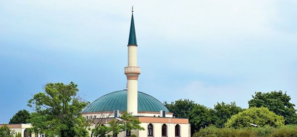Symbolbild: Moschee, Minarett, Bayern Gebetsruf, Muezzin-Ruf © shutterstock