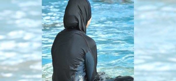 Burkini-Verbot (c)facebook, bearbeitet by islamiQ