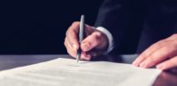 Symbolbild: Stiftung, Vertrag © shutterstock