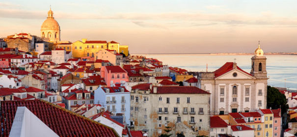 Lisbon old town (c)Shutterstock, bearbeitet by iQ