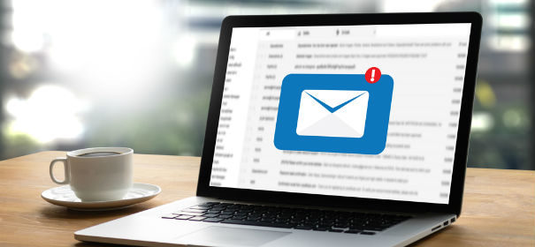 Symbolbild: rassistische Mail© shutterstock, bearbeitet by iQ.