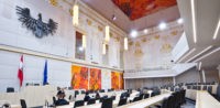 Bundesrat in Österreich genehmigt Kopftuchverbot © shutterstock, bearbeitet by IslamiQ.