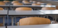 Symbolbild: Schule, Rechtsextreme Vorfälle an Schulen © Shutterstock, bearbeitet by iQ