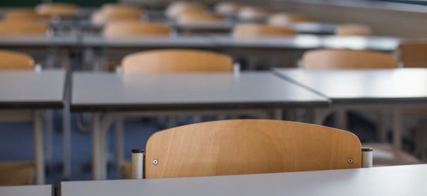 Symbolbild: Schule, Rechtsextreme Vorfälle an Schulen © Shutterstock, bearbeitet by iQ