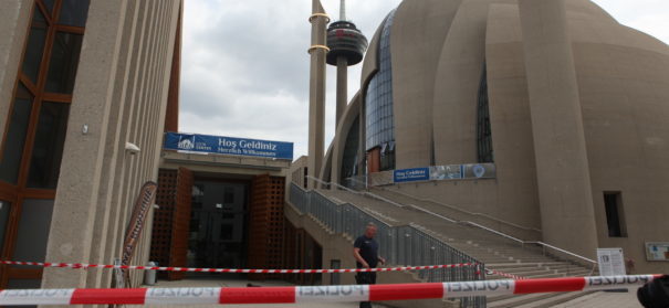 Einsatz in der Kölner Zentralmoschee nach Bombendrohung (c)privat, bearbeitet by iQ