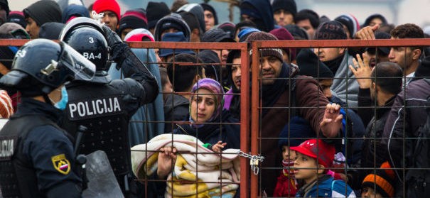 Flüchtlinge © shutterstock, bearbeitet by iQ.