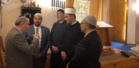 Muslime zeigen Solidarität in Synagoge