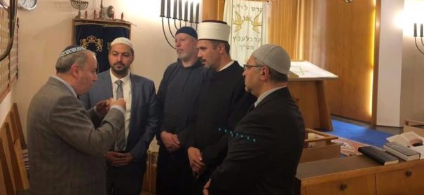 Muslime zeigen Solidarität in Synagoge