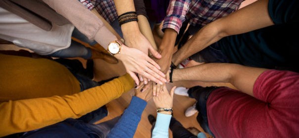 Gemeinsam gegen Rechtsextremismus © Shutterstock, bearbeitet by iQ.