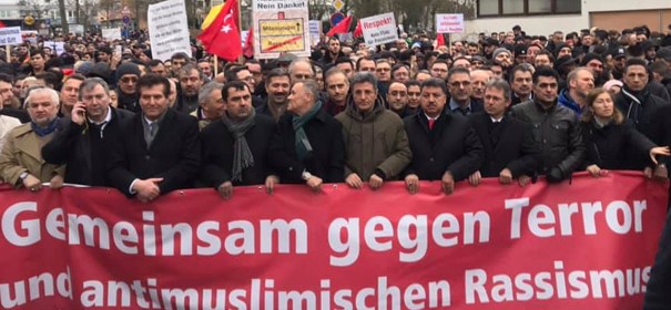 Nach Hanau: Tausende demonstrieren gegen Islamfeindlichkeit