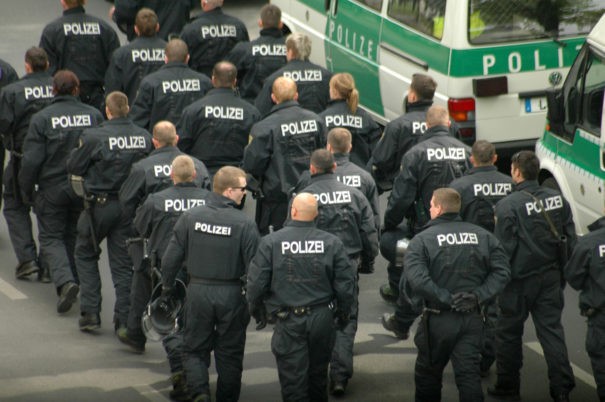 Polizeiakademie © Shutterstock, bearbeitet by iQ.