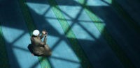 Symbolbild: Ramadan in der Moschee Shutterstock, bearbeitet by iQ
