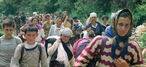 Tausende Bosniaken flüchten aus Bosnien © Anadolu Images, bearbeitet by iQ