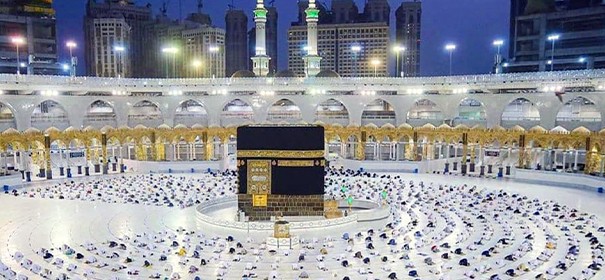 Muslime führen die Umra durch © AA, bearbeitet by iQ.