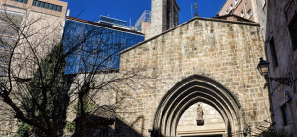 Muslime zu Iftar in der Kirche Santa Anna in Barcelona