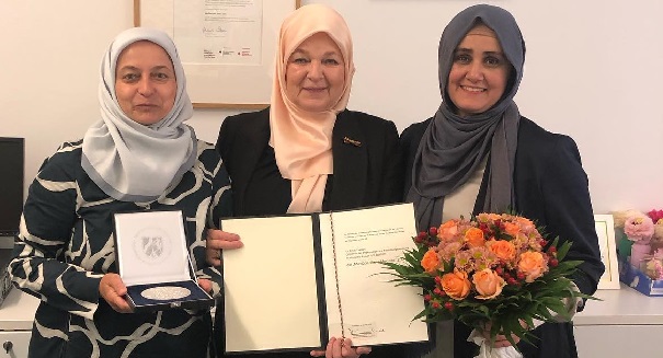 Erika Theißen mit Mevlüde-Genç-Medaille ausgezeichnet