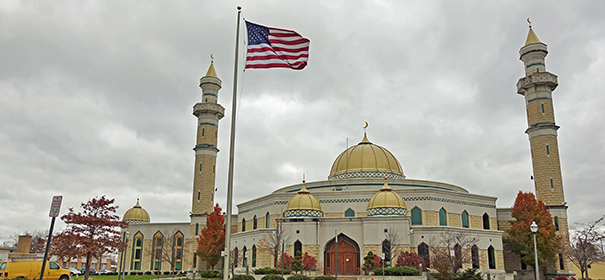 Moschee in Michigan © shutterstock, bearbeitet islamiQ
