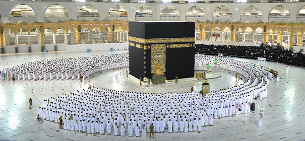 Symbolbild: Kaaba in Mekka © Twitter Haramain Sharifain, bearbeitet by iQ.
