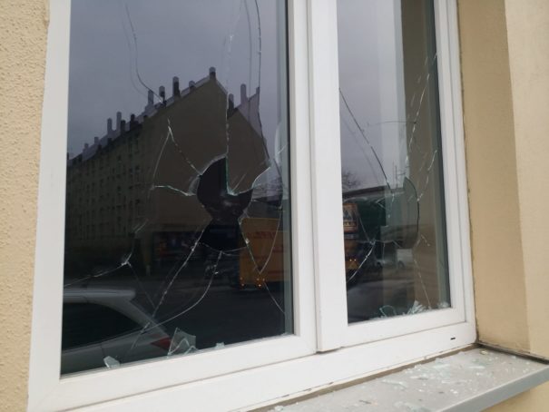 Moschee in Leipzig angegriffen - vier eingeschlagene Scheiben (c)privat