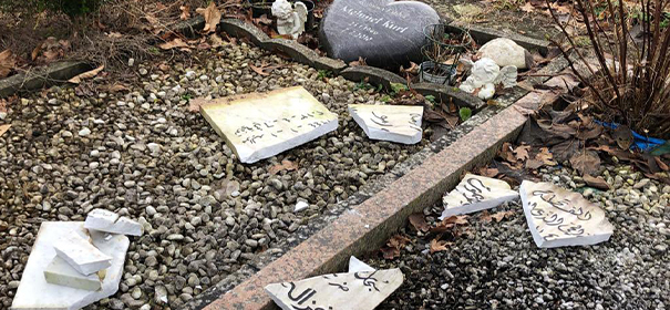 Schändung muslimischer Gräber - Angriff auf Muslime und Moscheen