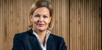 Bundesinnenministerin Nancy Faeser © Peter Jülich, bearbeitet by iQ