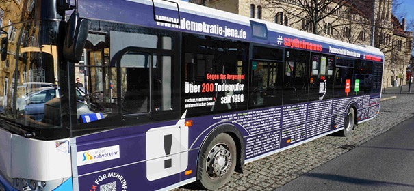 Linienbus in Jena für Solidarität und gegen Rassismus (c)Lokale Partnerschaft für Demokratie in Jena, bearbeitet by iQ