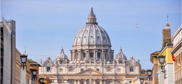 Symbolbild: Vatikan © shutterstock, bearbeitet by iQ.