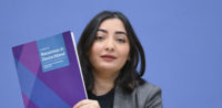 Reem Alabali-Radovan © Anadolu Images, bearbeitet by iQ.