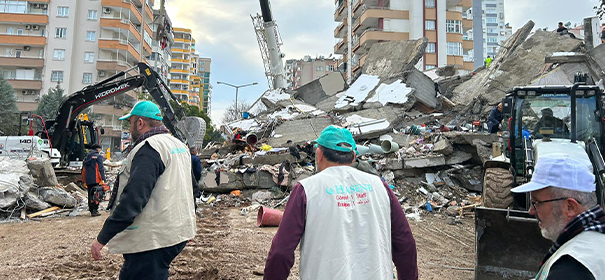 Erdbeben in der Türkei - Ehrenamtliche Helfer von HASENE sind vor Ort © HASENE, bearbeitet by iQ.