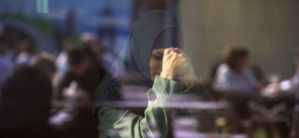 Übergriffe auf Muslime © Shutterstock, bearbeitet by iQ.