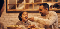 Symbolbild: Iftar mit der Familie © shutterstock, bearbeitet by iQ.